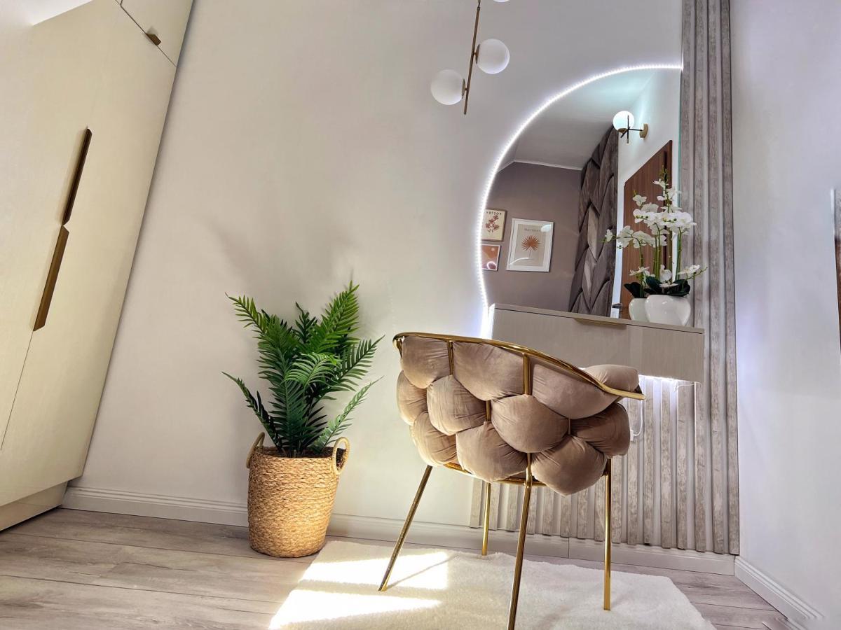 Studio Poienii - A Cozy Stay 5 Min Away From The Center Bistrita  Exterior photo